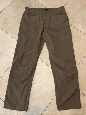 The North Face Men's Olive Green Nylon Cargo Pants Size 34